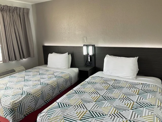 Standard, 2 Double Beds, Motel6 Odessa 1/8