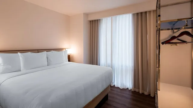 غرفة قياسية بسرير كينج لذوي الإعاقة، Best Western Premier Empire State Hotel 9/10