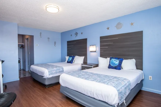 Standard, 2 Queen Beds, Aqua Breeze Inn 1/2