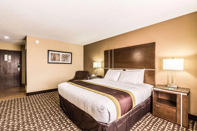 Efficiency, King Bed، Quality Inn West Plains MO 1/4