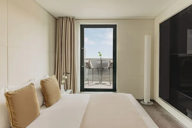 Me, Superior, King Bed, River View, Terrace, Me London Hotel 3/8