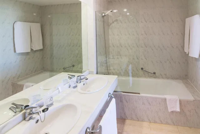 غرفة بسرير مزدوج أو سريرين منفصلين مع سرير إضافي، Hotel Beatriz Playa & Spa 8/10