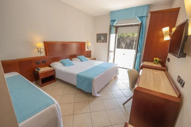 Comfort, 1 Queen and 1 Single Bed, Balcony, Hotel Le Palme 1/3