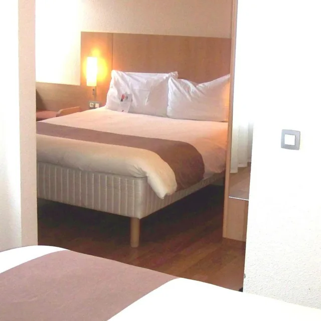 غرفة بسرير مزدوج مع سرير إضافي، Ibis Brussels Expo Atomium 3/7