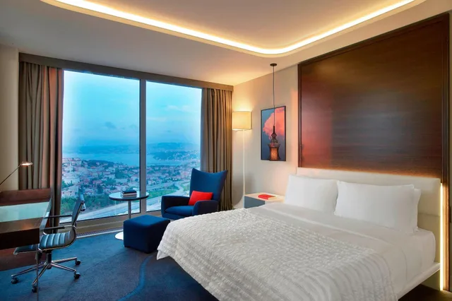 غرفة ديلوكس بسرير مزدوج بإطلالة، Le Meridien Istanbul Etiler 2/8