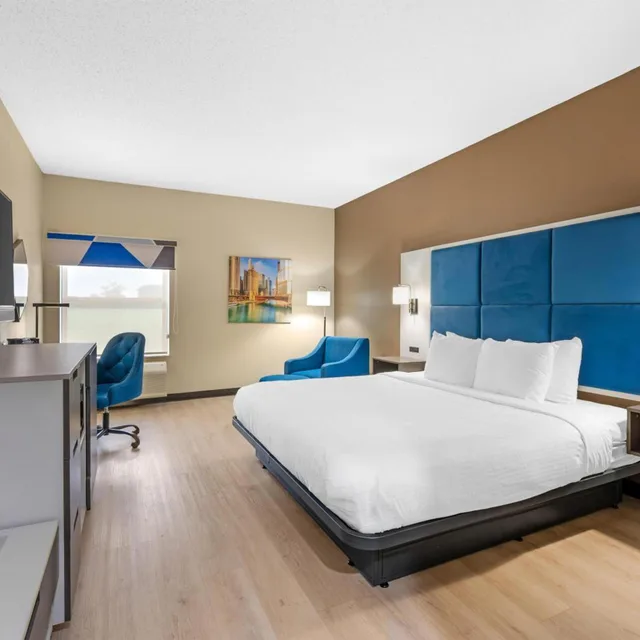 غرفة بسرير كوين بحوض استحمام لذوي الإعاقة، Best Western Forsyth - Decatur 1/5