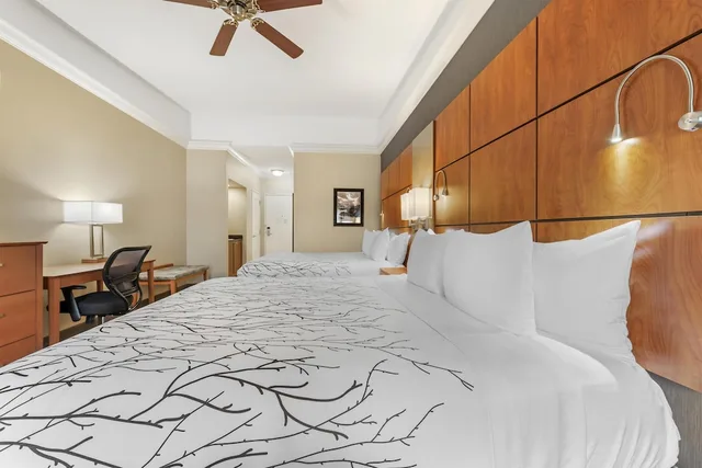 غرفة قياسية بسريرين كوين، Best Western Plus Silver Saddle Inn 3/10