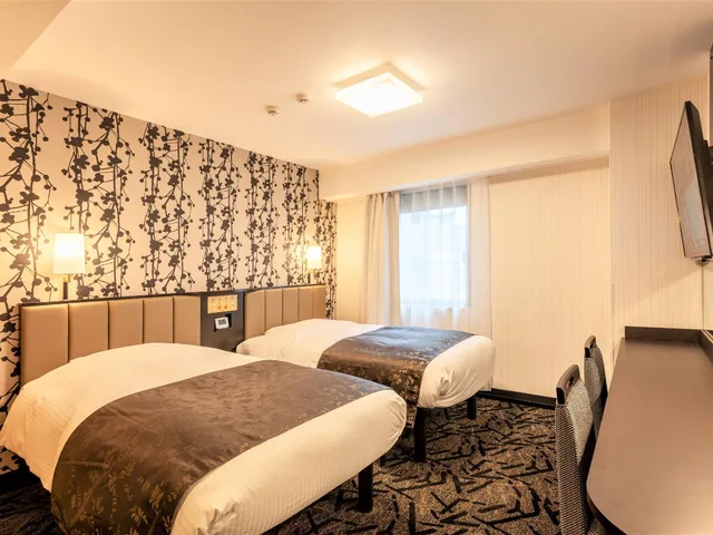 غرفة كبيرة بسريرين منفصلين، Apa Hotel Saga-Ekimae-Chuou 2/2