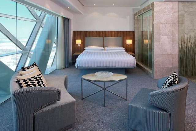غرفة بسرير كينج بإطلالة، Andaz Capital Gate, Abu Dhabi, by Hyatt 6/8