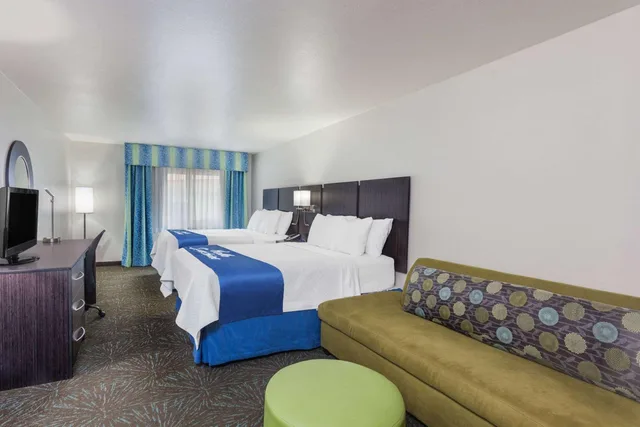 جناح استوديو بسريرين كوين مع أريكة، Days Inn & Suites by Wyndham East Flagstaff 3/6