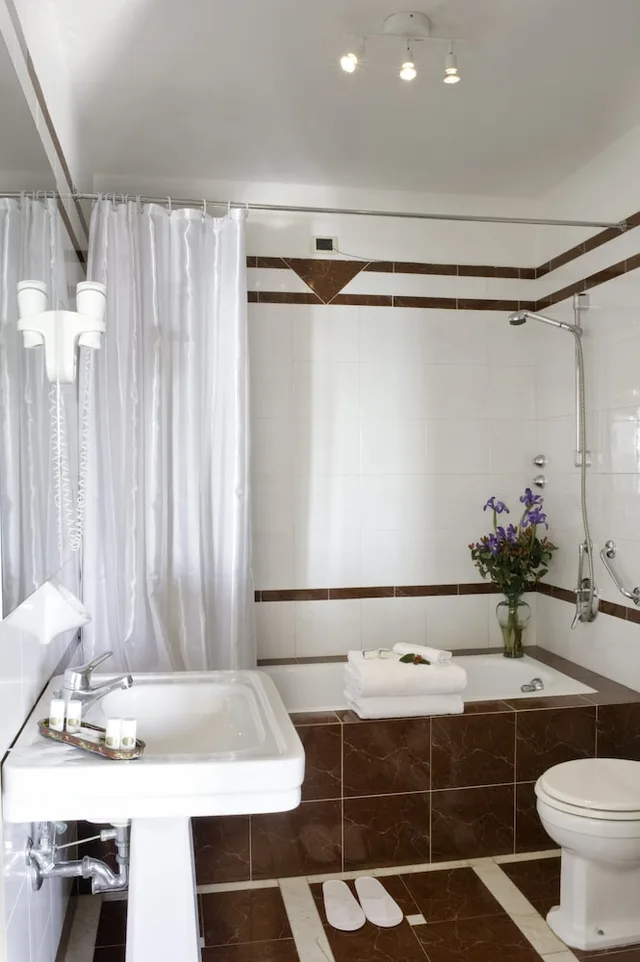 Room, Queen Bed, Hotel Principe 1/2