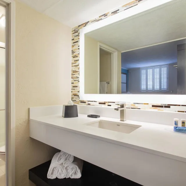 جناح بسريرين مزدوجين بغرفة نوم واحدة مع أريكة، Fairfield Inn And Suites Key West 2/2