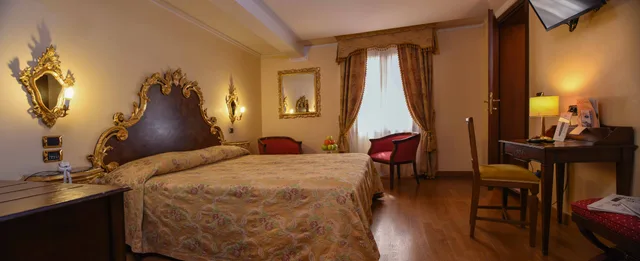Classic, Double or Twin Bed, Ca Alvise 2/2