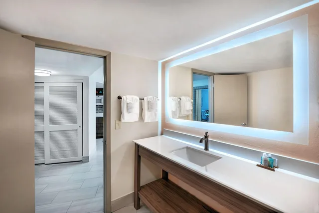 Deluxe, Double Bed, Ocean Front, Kitchen، Bahama House 2/2
