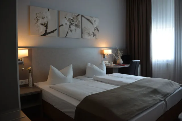 Budget, Twin Beds, No Elevator, Annex، Arthotel Munich 2/10