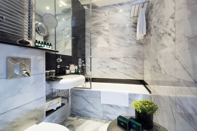 غرفة سوبيريور بسرير كينج بشرفة، Hotel Lumen Paris Louvre 9/10