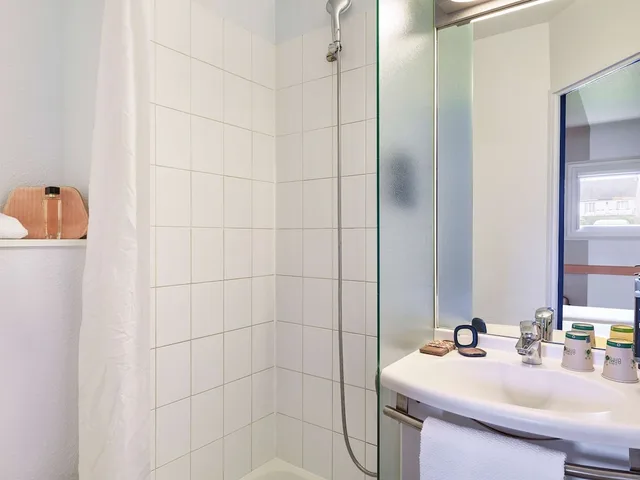 غرفة عائلية بسرير مزدوج وسريرين منفصلين، Ibis Budget Versailles Chateau Saint Cyr 3/4