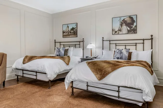 غرفة قياسية بسريرين كوين، The Fort Garry Hotel Spa and Conference Centre Ascend Hotel Collection 1/5