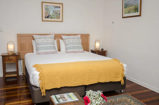 Cottage, King Bed, KIDD STREET COTTAGES 1/2