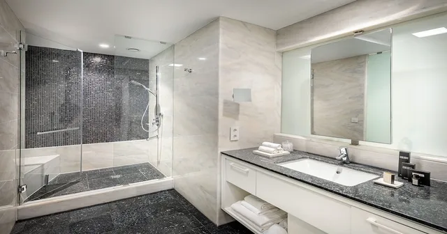 Atrium Superior Room- King Bed*، The Stay Boulevard Nisantasi 3/3