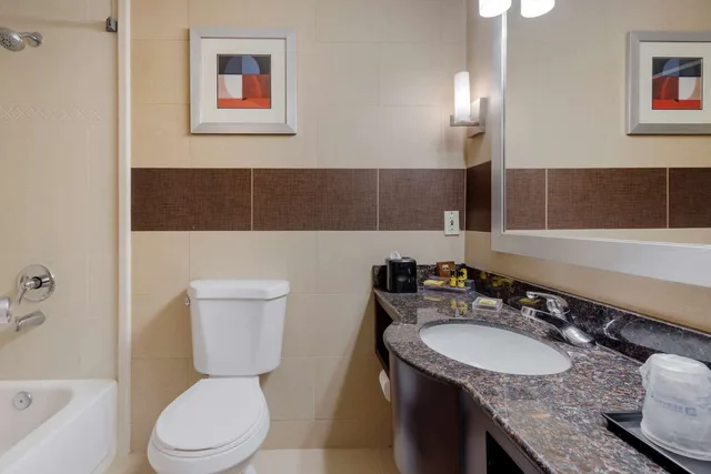 غرفة بسرير كينج، Best Western Plus Poconos Hotel 5/6