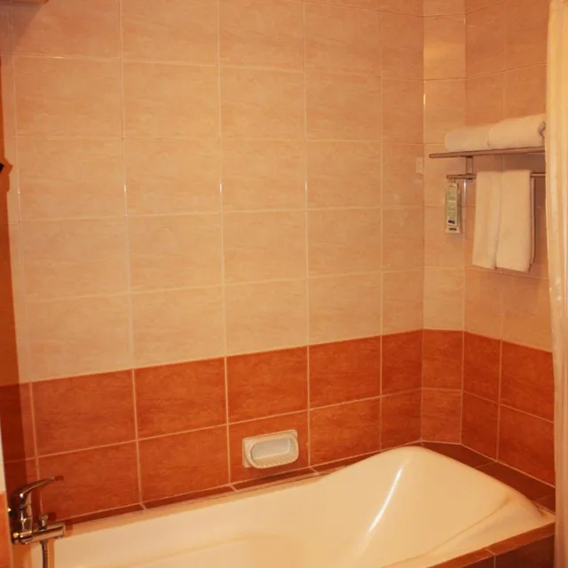 جناح بسرير كينج بغرفة نوم واحدة، Travellers Suites Serviced Apartments 7/7