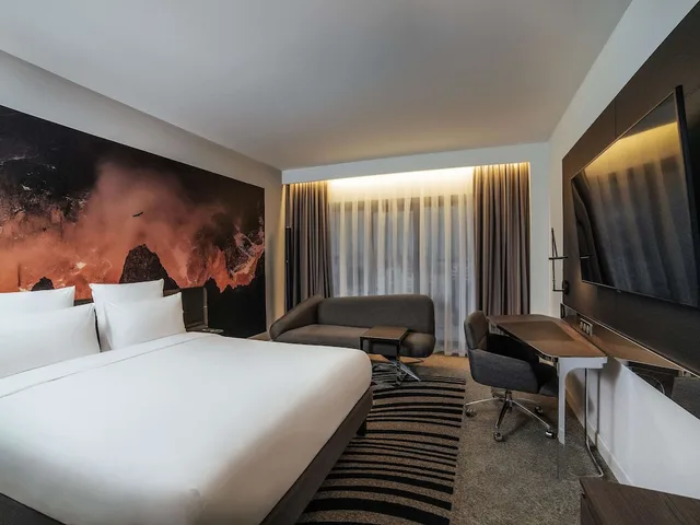 غرفة تنفيذية بسرير كوين، NOVOTEL Bishkek City Center 1/8