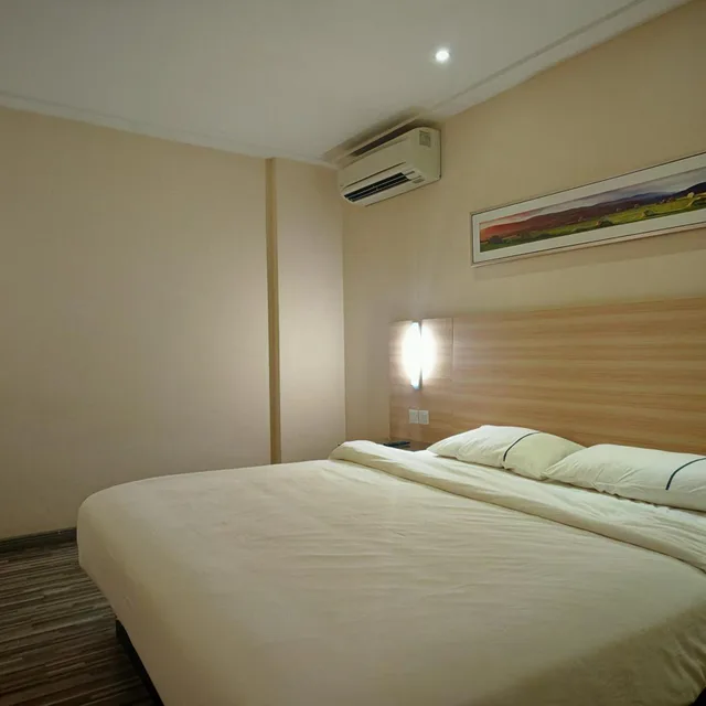 Standard, King Bed, No Window، City Comfort Hotel Bukit Bintang, Kuala Lumpur 1/4