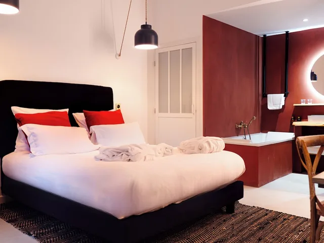 غرفة سيغنتشر بسرير كوين بغرفة نوم واحدة، Hotel Chateau Heloise 1/1