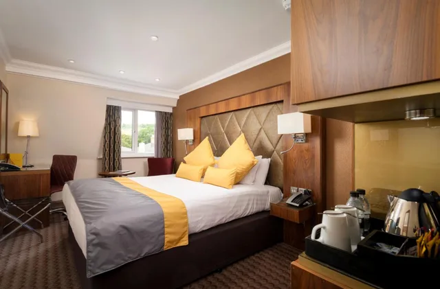 غرفة بسرير مزدوج، DONNINGTON MANOR HOTEL 2/7