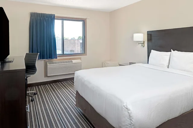 غرفة قياسية بسرير كوين، Super 8 by Wyndham Omaha I-80 West 1/3