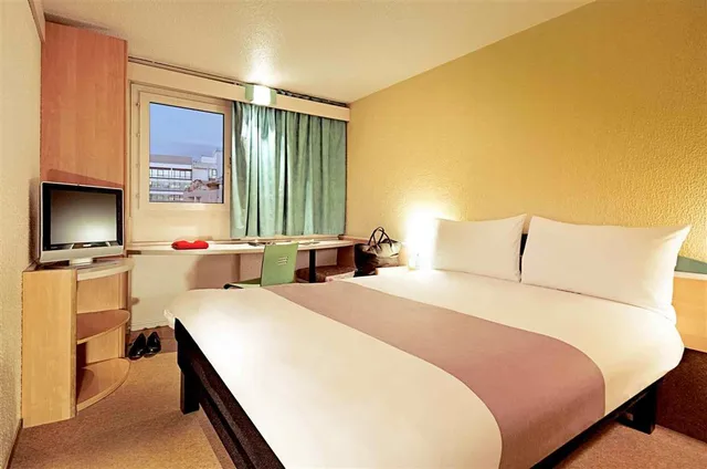 غرفة، IBIS IRUN 4/7
