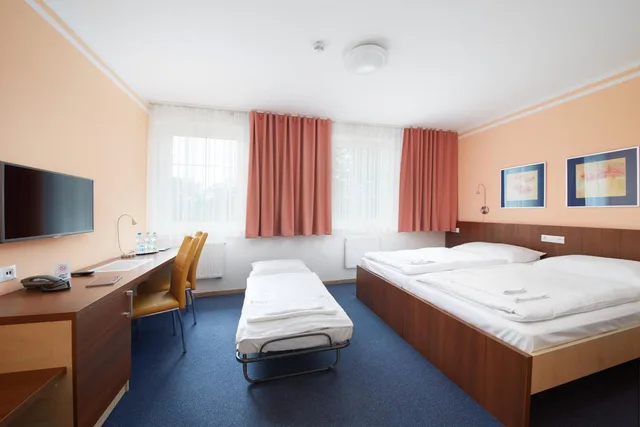 غرفة بسرير مزدوج أو سريرين منفصلين مع سرير إضافي، Hotel Nikolas 5/10