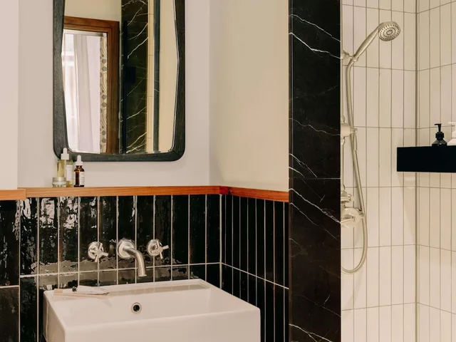 Roomy, King Bed، The Hoxton Vienna 6/7