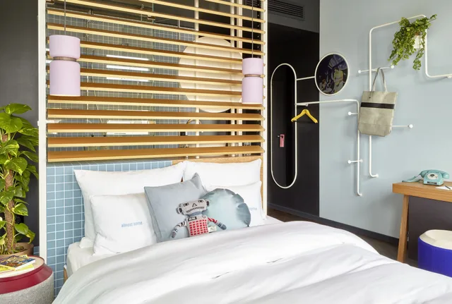 Medium, Circle, 2 Double Beds، 25hours Hotel The Circle 2/6