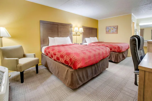 غرفة بسريرين كوين، Econo Lodge Lenoir City 3/3