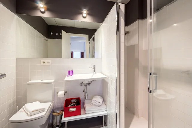 شقة بأربعة أسرّة بغرفتي نوم مع أريكة، Comet Suites Elvira 7/10