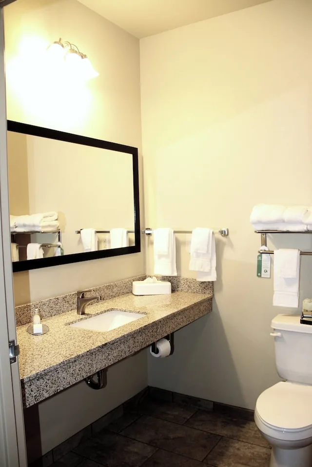 Studio, Suite, 3 Queen Beds, Cobblestone Hotel & Suites - Devils Lake 6/6