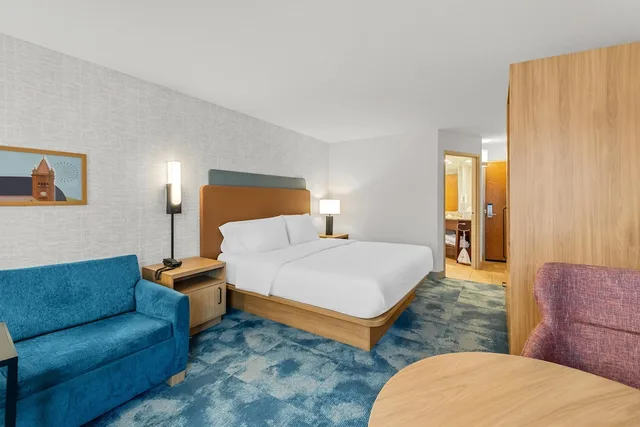 غرفة بسرير كينج بإطلالة على المدينة مع أريكة، Hampton Inn Duluth Canal Park 6/10