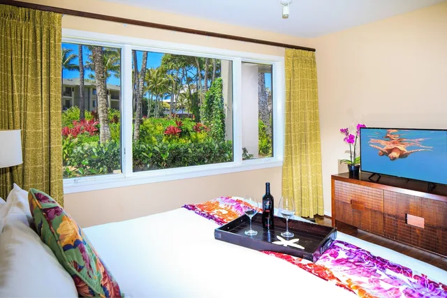 فيلا ديلوكس بسرير كينج وسريرين كوين بإطلالة على الحديقة مع أريكة، Ocean Villas At Turtle Bay 9/10