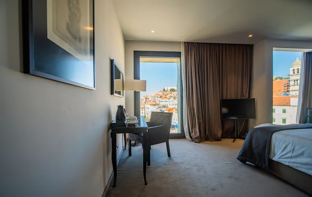 غرفة ديلوكس بسرير كينج بإطلالة على البحر، Hotel Bellevue-Superior City Hotel 4/6