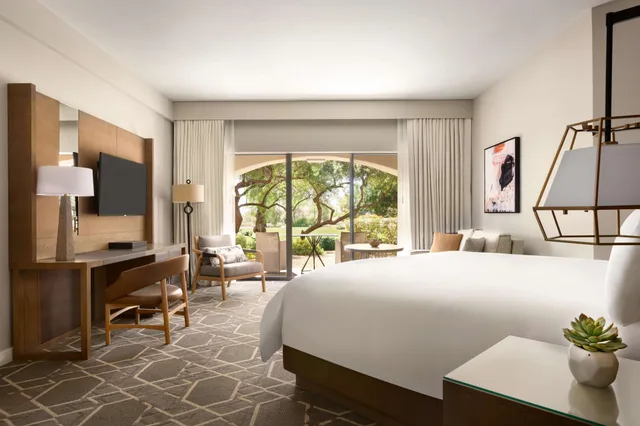 Premium, Deluxe, King Bed, Pool View, Balcony or Patio, Large، Fairmont Scottsdale Princess 3/10