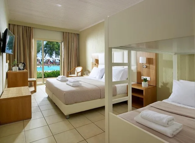 Open Plan, Family, Twin Beds, Sofa، Malia Bay Beach Hotel And Bungalows 4/5