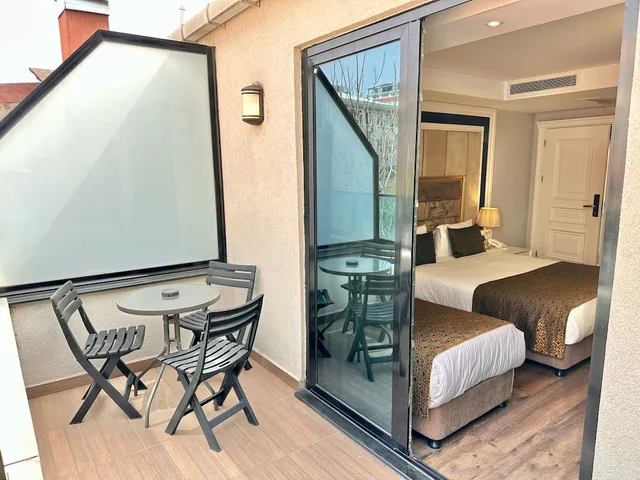 غرفة سوبيريور ثلاثية بسرير كينج وسرير فردي بشرفة، Pell Palace Hotel and Spa 10/10