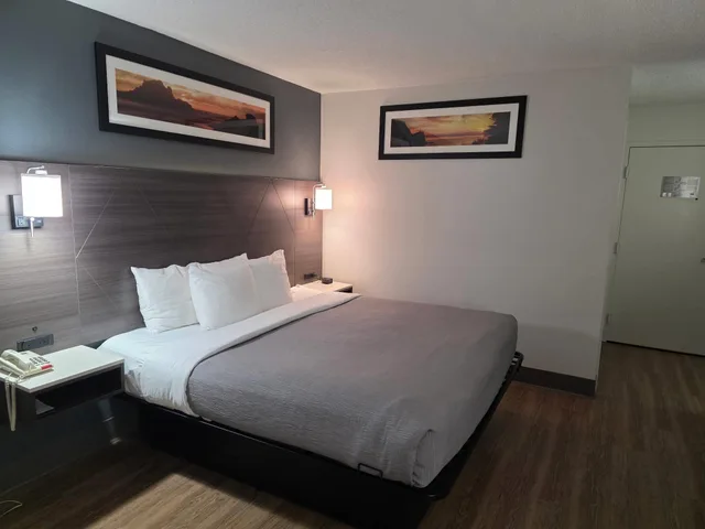 غرفة بسرير كينج، Quality Inn in Winchester, VA 2/5