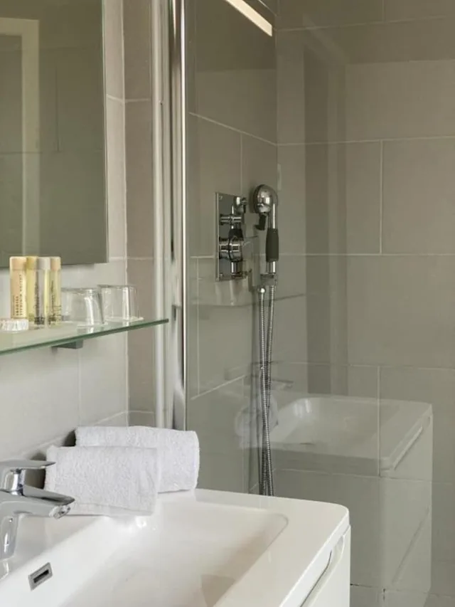 شقة كبيرة بسريرين منفصلين مع أريكة، Hotel Florida 5/5