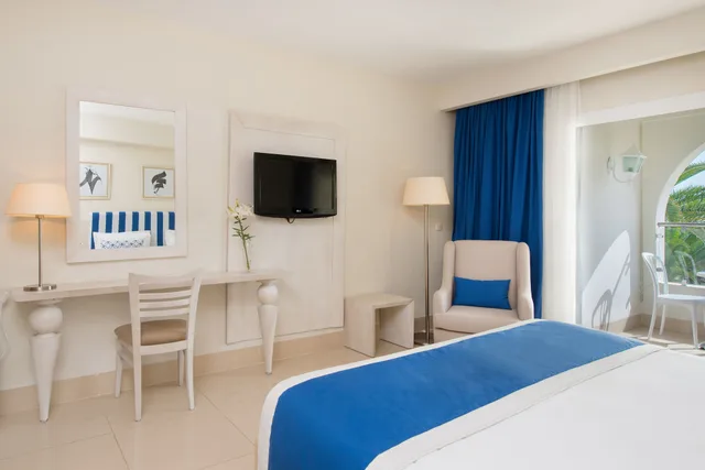 غرفة بسريرين منفصلين وسرير كينج بإطلالة على البحر، Iberostar Selection Diar El Andalous 2/8