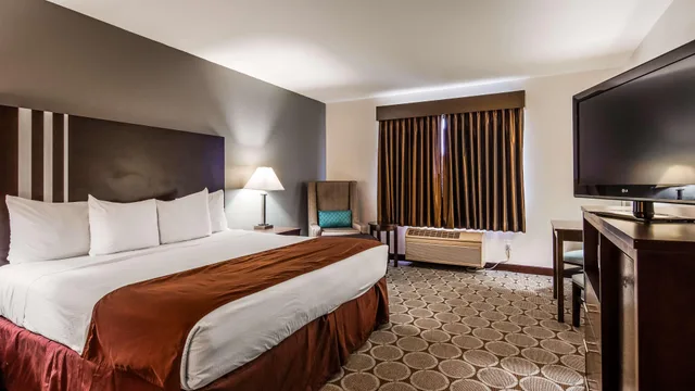 غرفة بسرير كينج، Best Western Pahrump Oasis 2/6