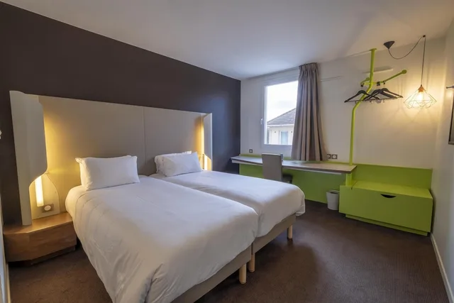 Standard, 3 Beds, Hotel Restaurant Campanile Roissy Le Mesnil-Amelot 8/10