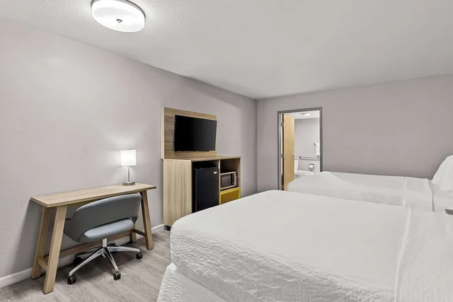 غرفة بسريرين كوين لذوي الإعاقة، Days Inn by Wyndham Buckeye 3/7